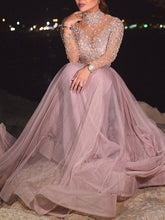 Charmantes Abendkleid aus bronziertem, langärmligem Netzstoff